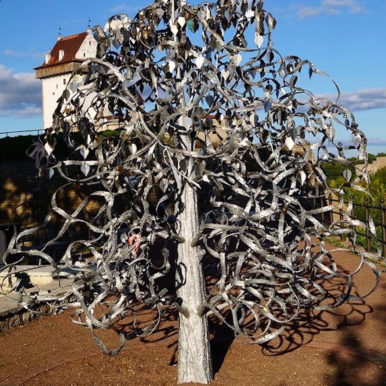 Narva: Tree of love